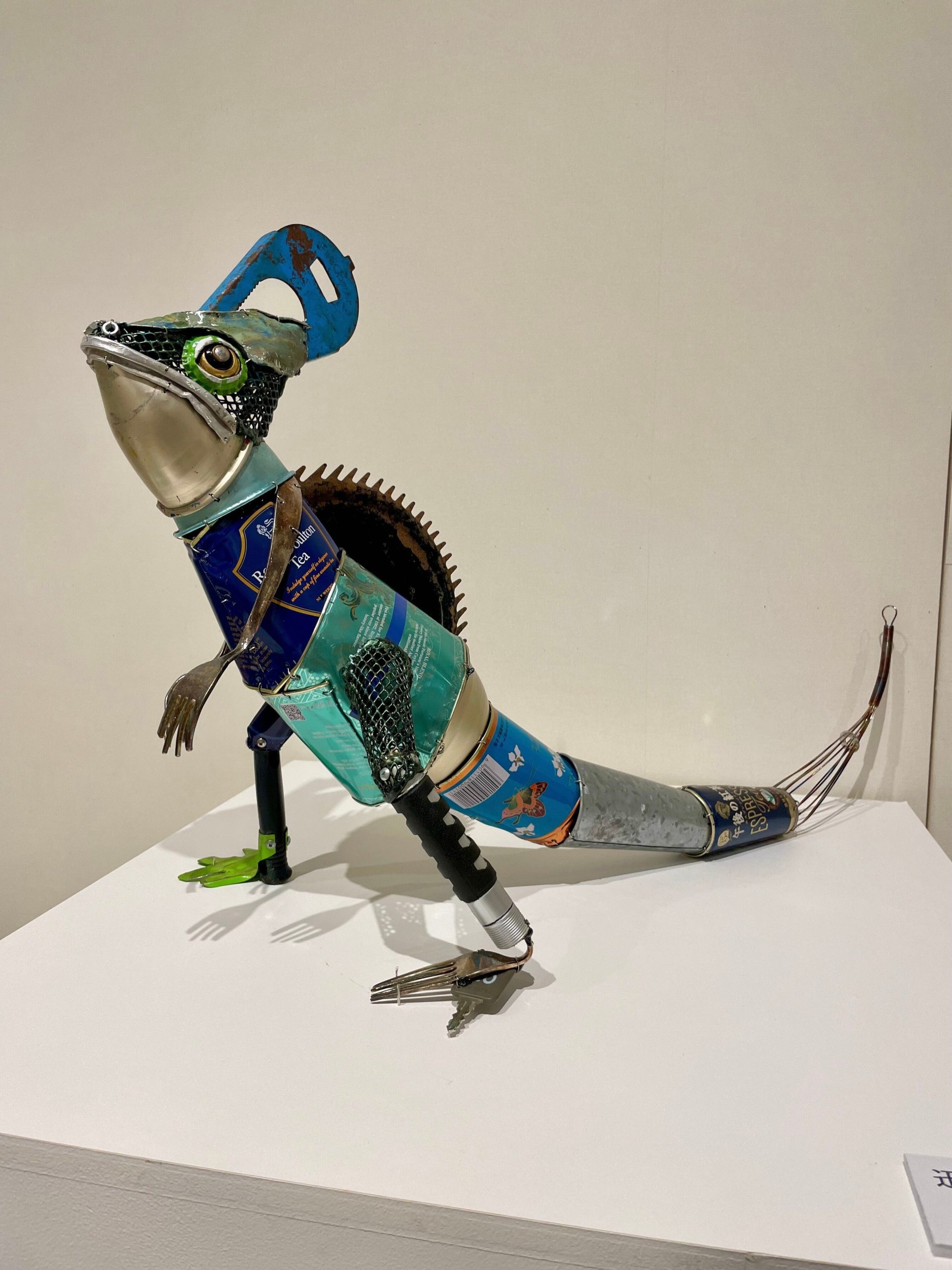 トカゲのような立体作品の画像