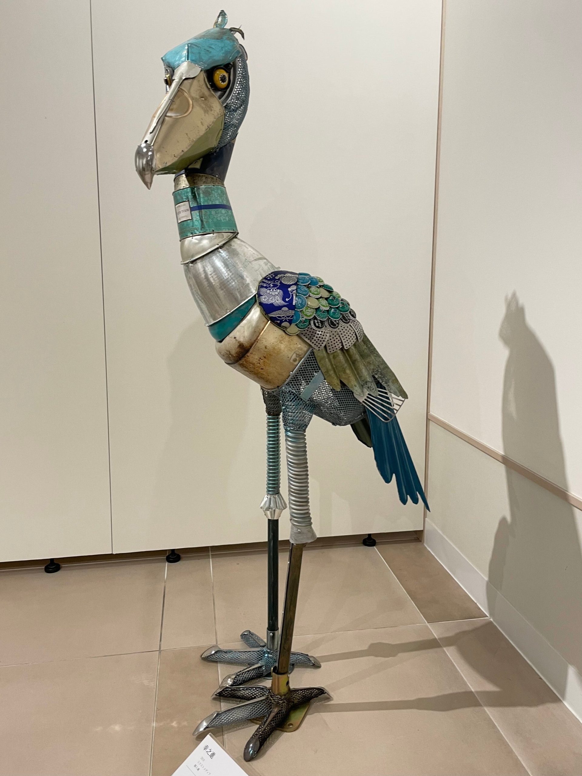 ハシビロコウのような立体作品の画像