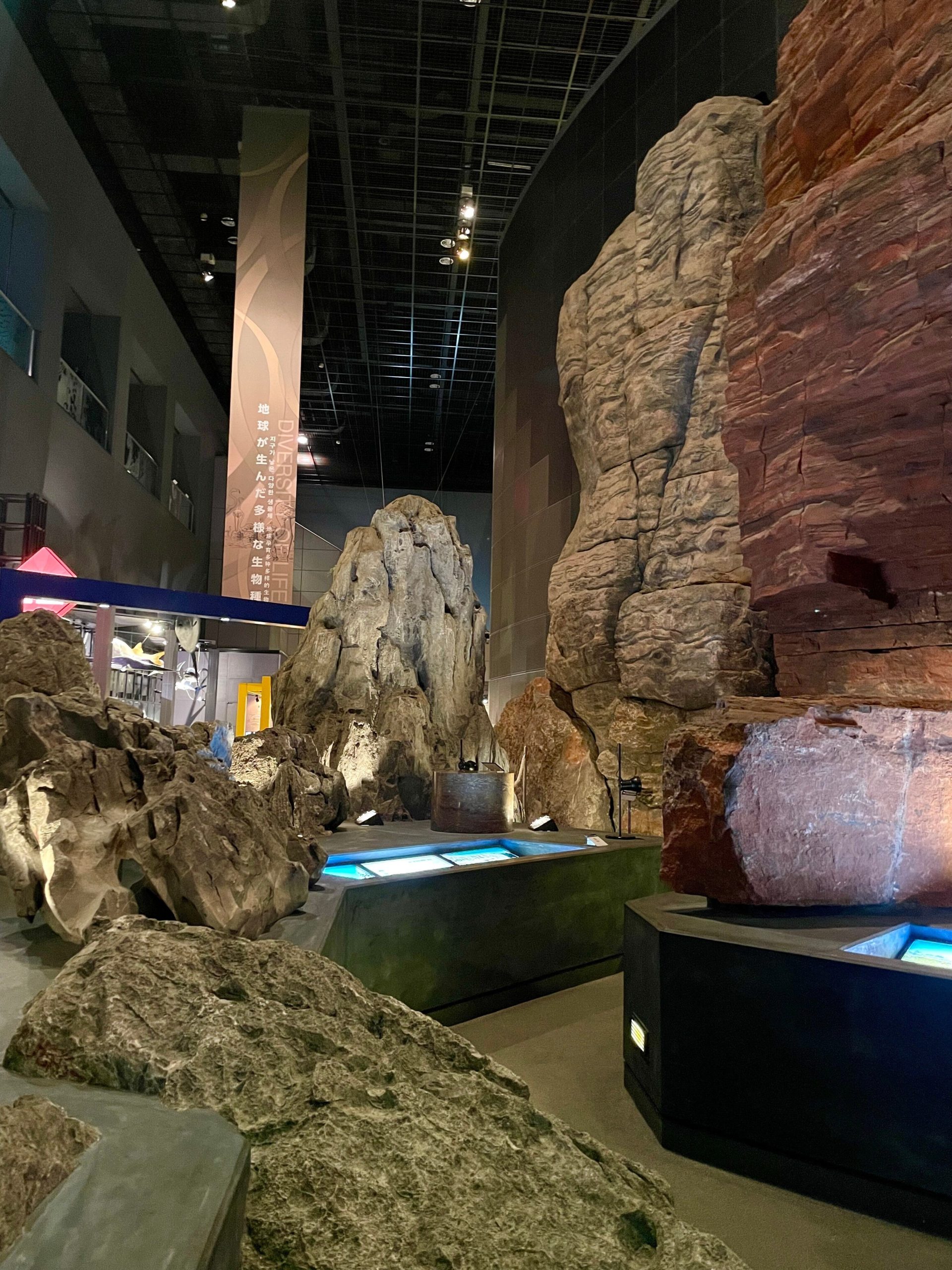 岩盤や岩石の画像